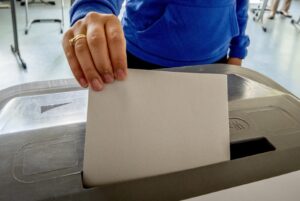 Prebudený ľud sa rozhliada po Európe