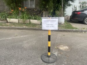 Aj keď zaplatíte parkovné, parkovať nemusíte. Hotel Devín a mesto sa naďalej sporia