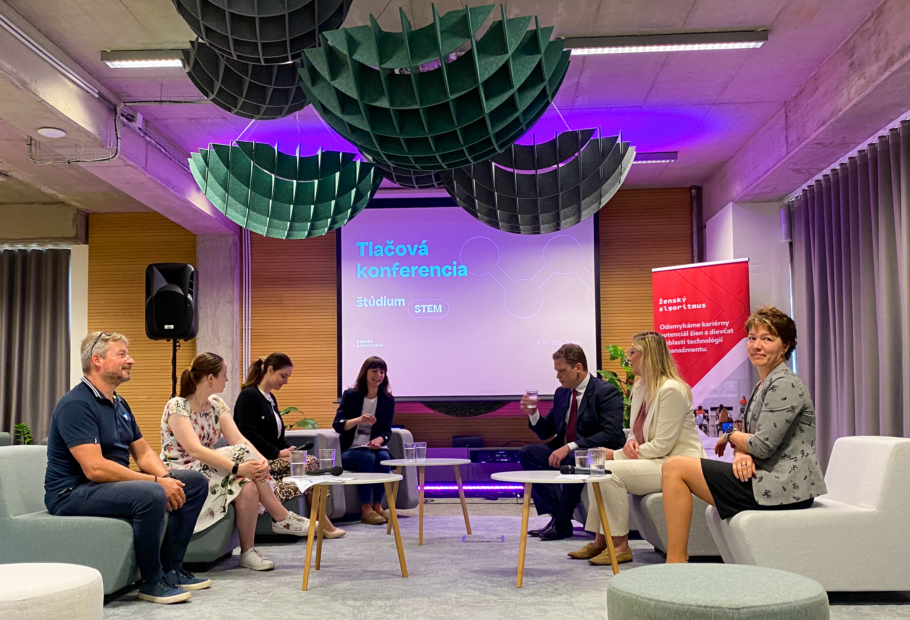 Revolúcia v oblasti IT. Prečo je nevyhnutné zmeniť pravidlá a privítať ženy na palube