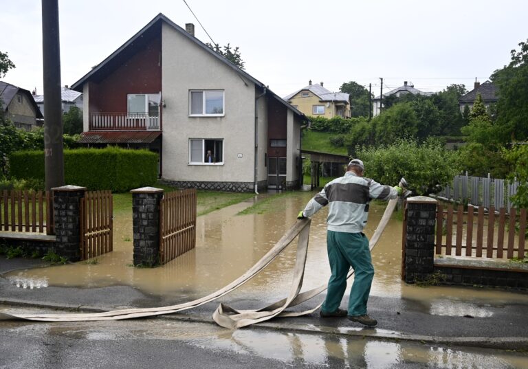 SHMÚ vydal na najbližšie tri dni výstrahu prvého a druhého stupňa