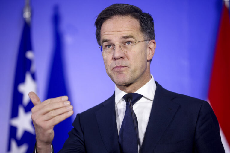 NATO schválilo Marka Rutteho za nového generálneho tajomníka