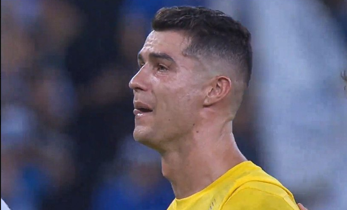 Ronaldo opúšťal trávnik v slzách. Reprofoto: X