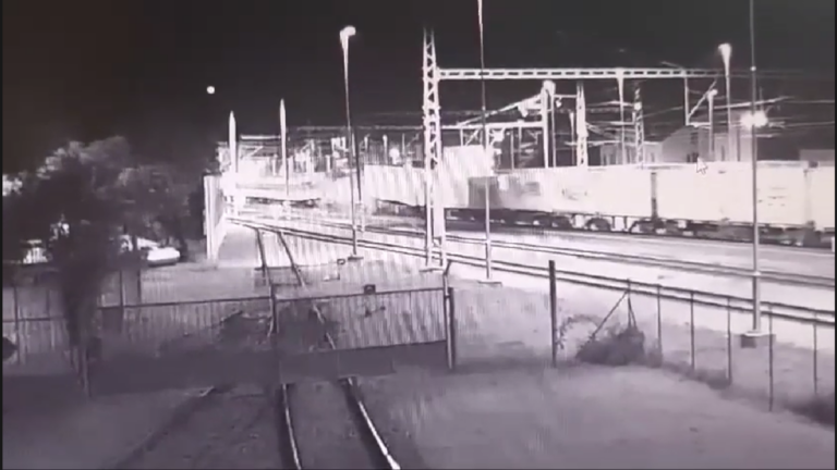 Zverejnili nové video zo zrážky vlakov v Pardubiciach