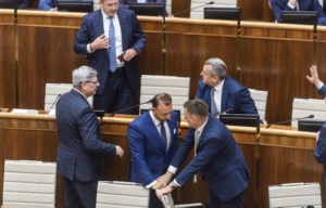 Študenti v Národnej rade preveria ministrov aj poslancov
