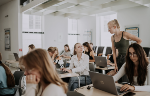 Búrajú mýty o nežnom pohlaví vo svete technológií. Aj ženy majú technické myslenie