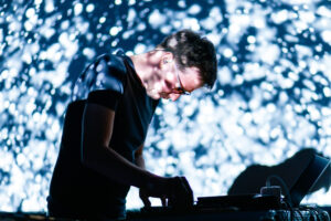 Elektronický performer Stroon. V hudbe nemám obmedzenia, čo sa týka inšpirácie a zvukov