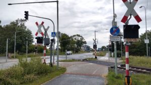 Vlečku, ktorou nechodia vlaky, chráni osem svetelných výstražníkov