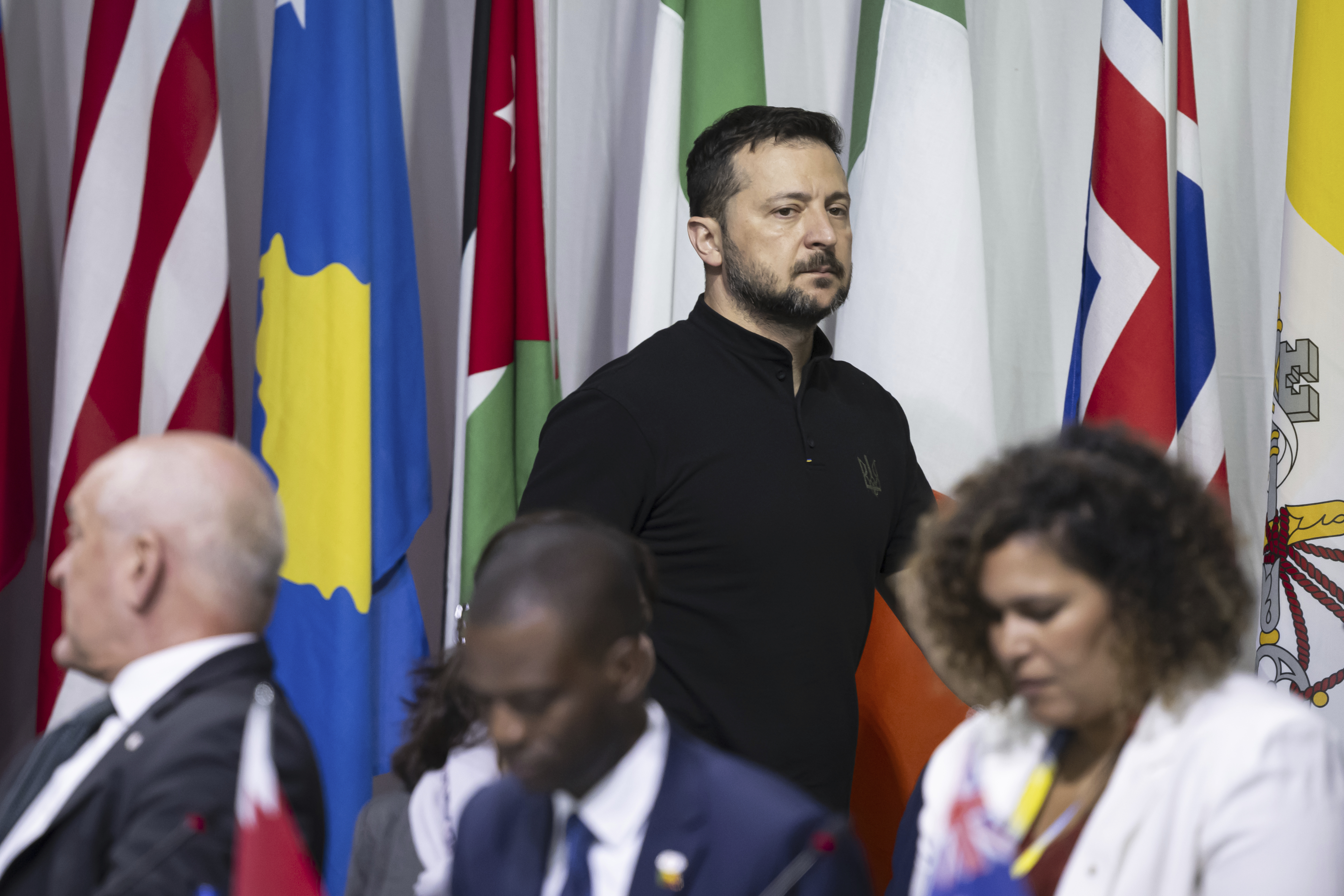 Závery samitu: Vojna spôsobuje utrpenie, no cesta k mieru si vyžaduje zapojenie všetkých strán