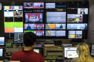 Špehovanie, príkazy a čierne zoznamy. Kyjev ničí zvyšky mediálnej slobody