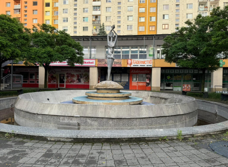 Prešovské fontány sú stále bez vody. Mesto sľubuje nápravu