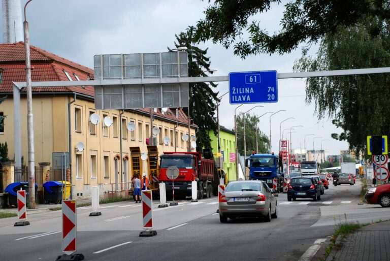 Nevyhnuté práce obmedzia chodcov aj vodičov v Trenčíne