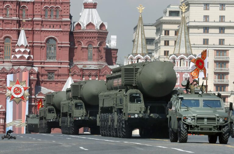 Rusko by mohlo upraviť svoju jadrovú doktrínu. Hovorí o eskalačných akciách USA a NATO