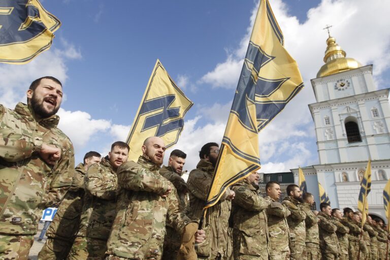 USA povolia dodávky amerických zbraní pre ukrajinský pluk Azov