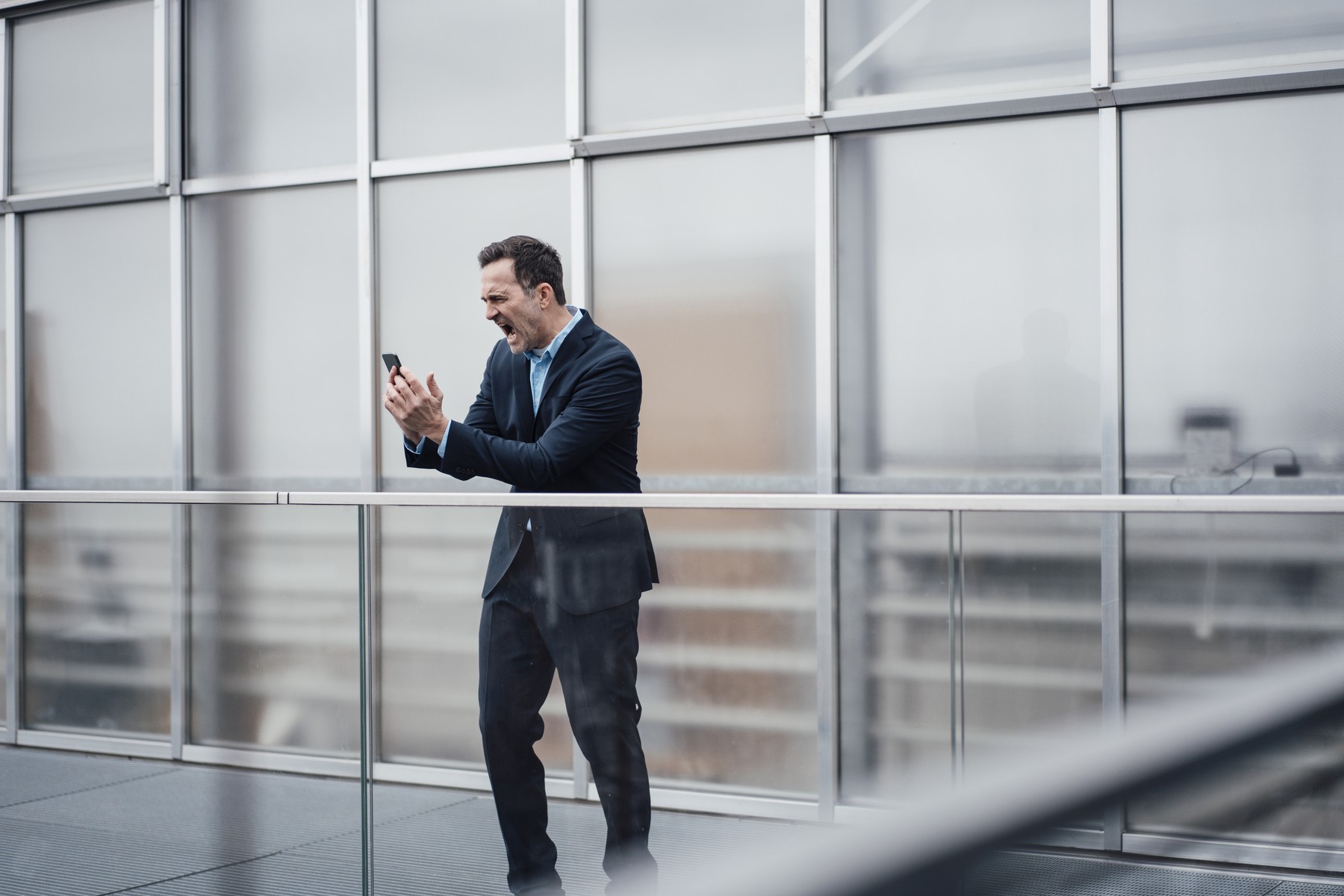 Človeče, nehnevaj sa. Umelá inteligencia mení tón reči naštvaných zákazníkov