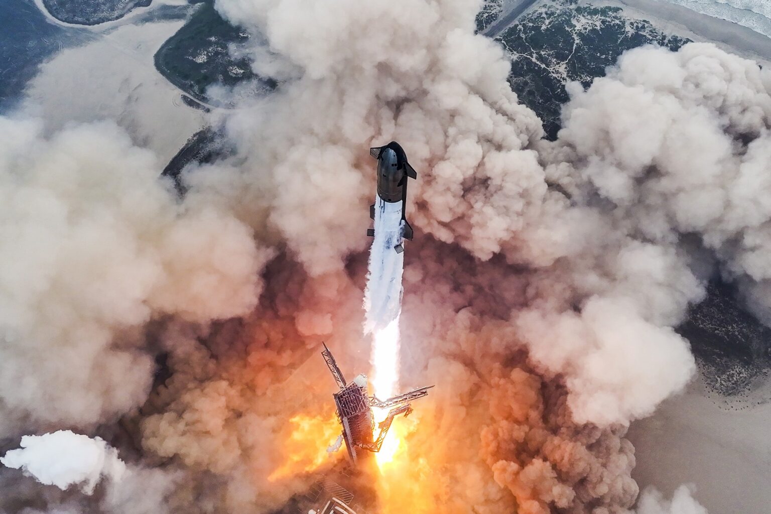 SpaceX vypúšťa vesmírnu loď zo základne v Texase. Foto: Profimedia.sk