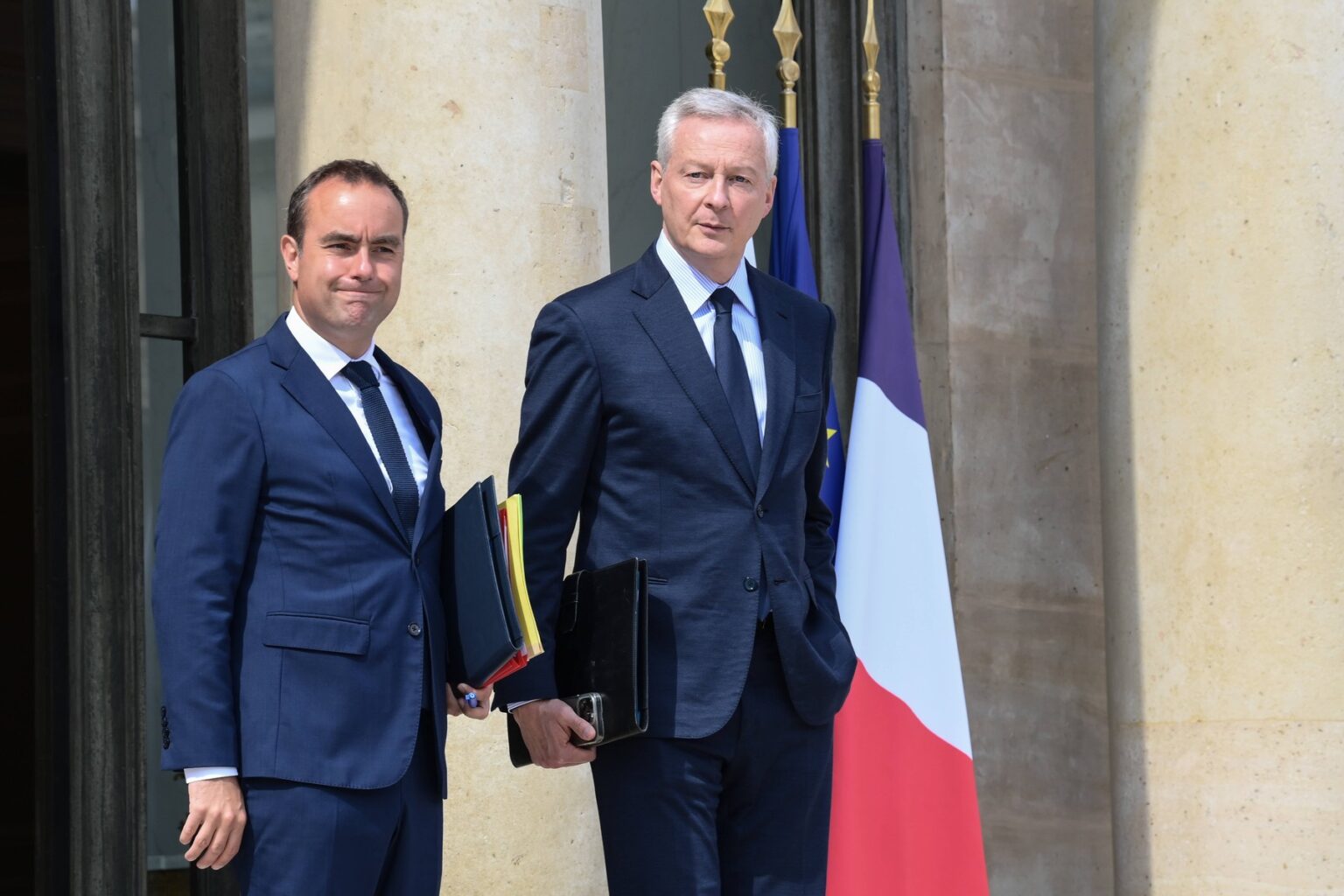 Minister hospodárstva a financií Bruno Le Maire a minister obrany Sebastien Lecornu. Foto: Profimedia.sk
