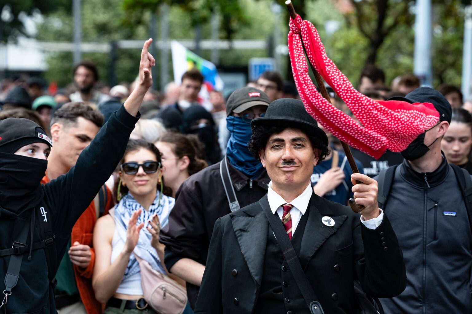 Účastníci demonštrácie proti extrémnej pravici vo francúzskom meste Nantes v sobotu 22. júna 2024. Zdroj: Profimedia