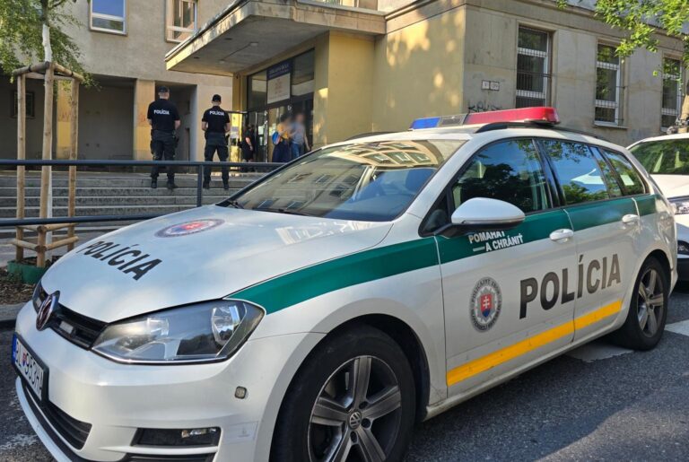 Polícia aktuálne preveruje bombovú hrozbu na súdoch po celom Slovensku