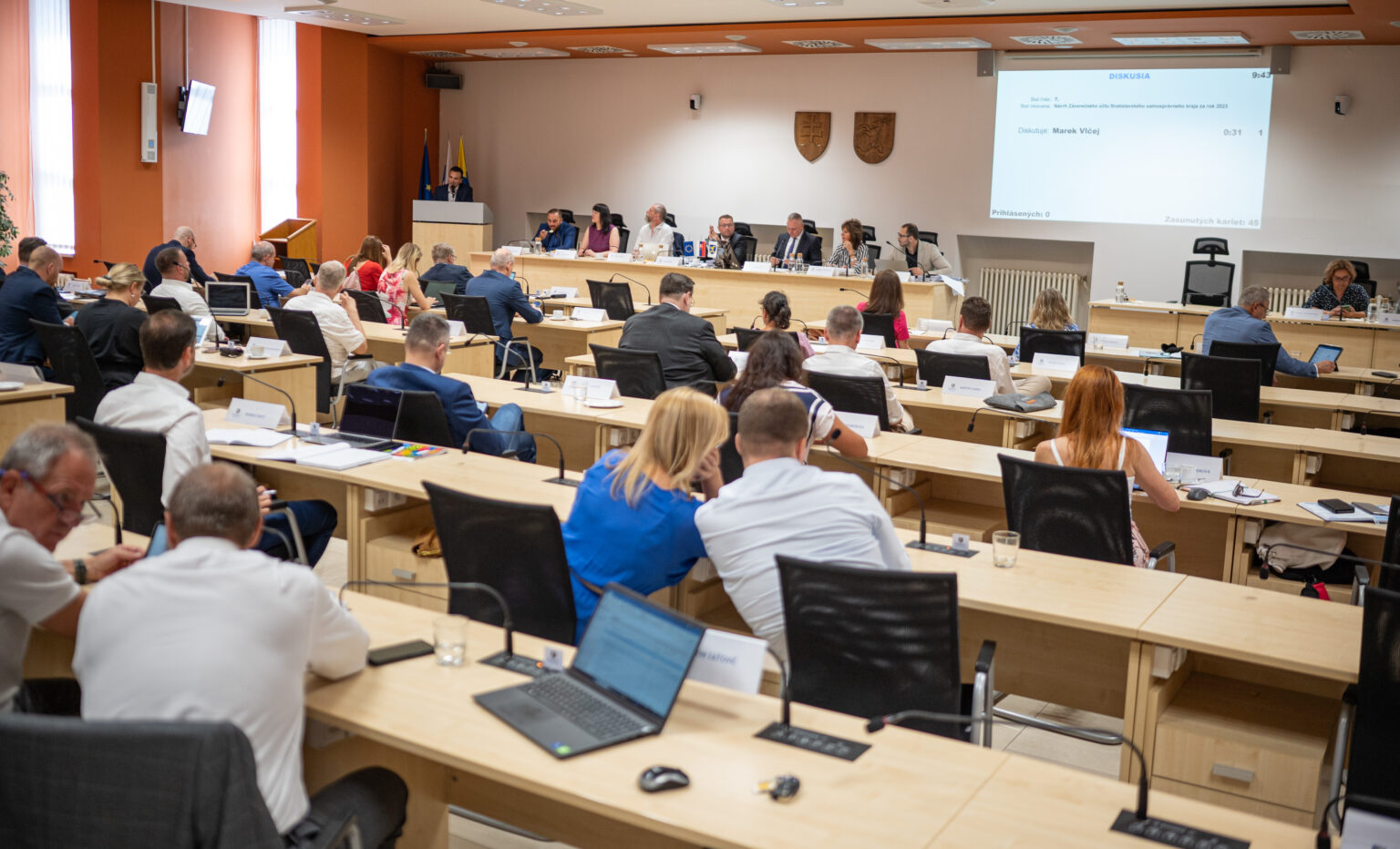 Zastupiteľstvo schválilo aj priaznivý záverečný účet za  minulý rok. Foto: BSK 