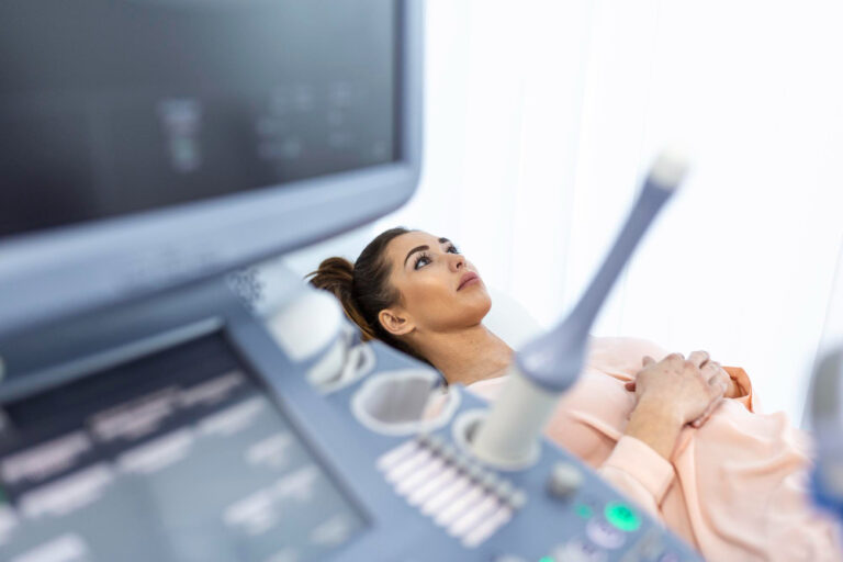 Prešovčanky čakajú na preventívny ultrazvuk prsníkov dva aj tri roky. V čom je problém?
