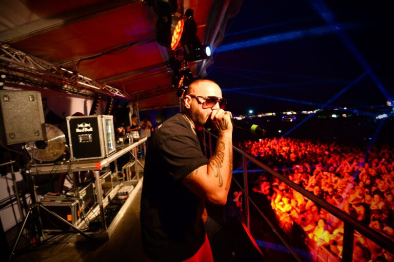 Raper Rytmus nakoniec vystúpi na Bardejovskom jarmoku, dohodol sa so samosprávou