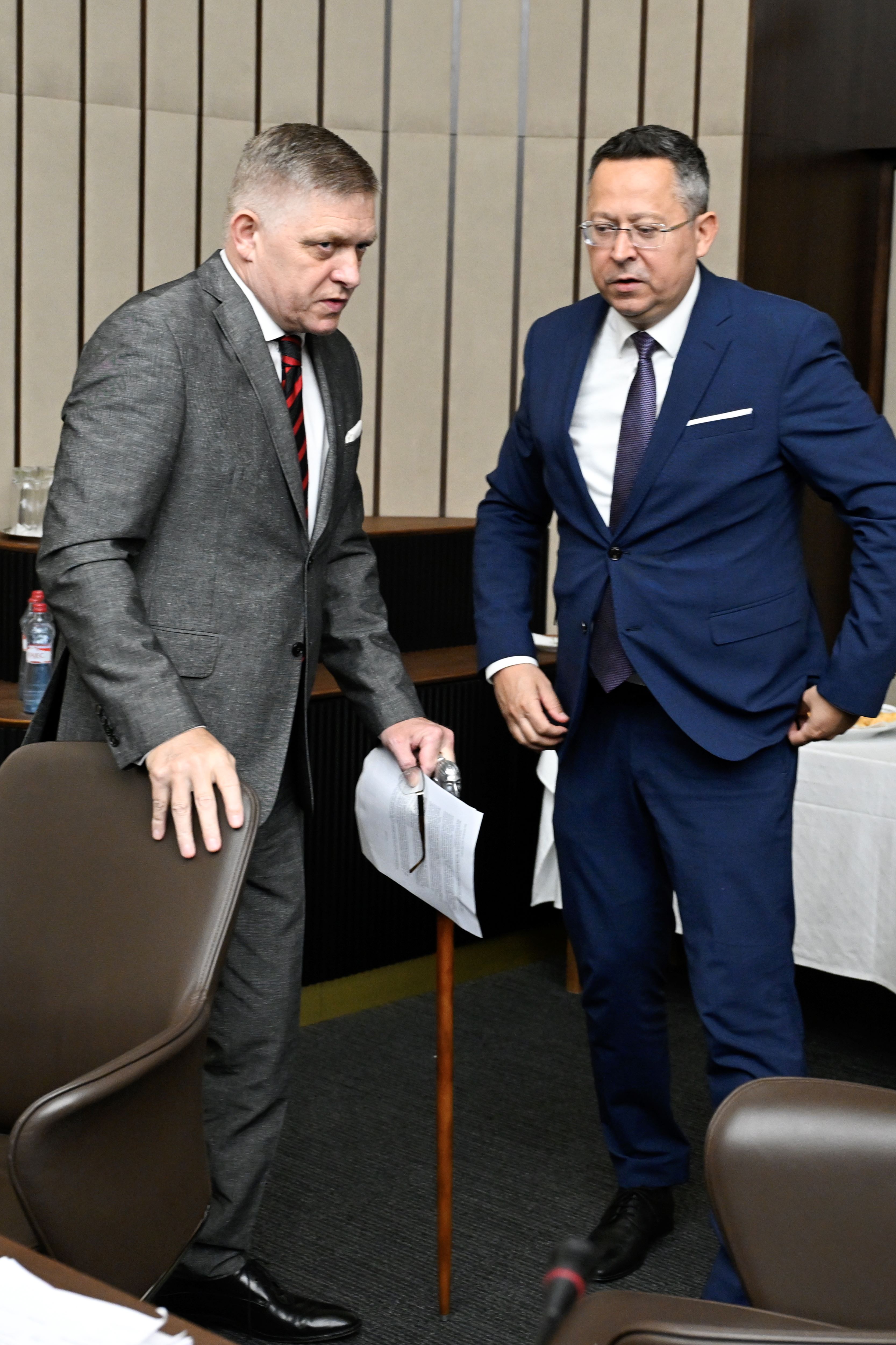 Vláda zvýšila príspevok na pohreb. Vlastníkom bytov tiež umožnila elektronické hlasovanie