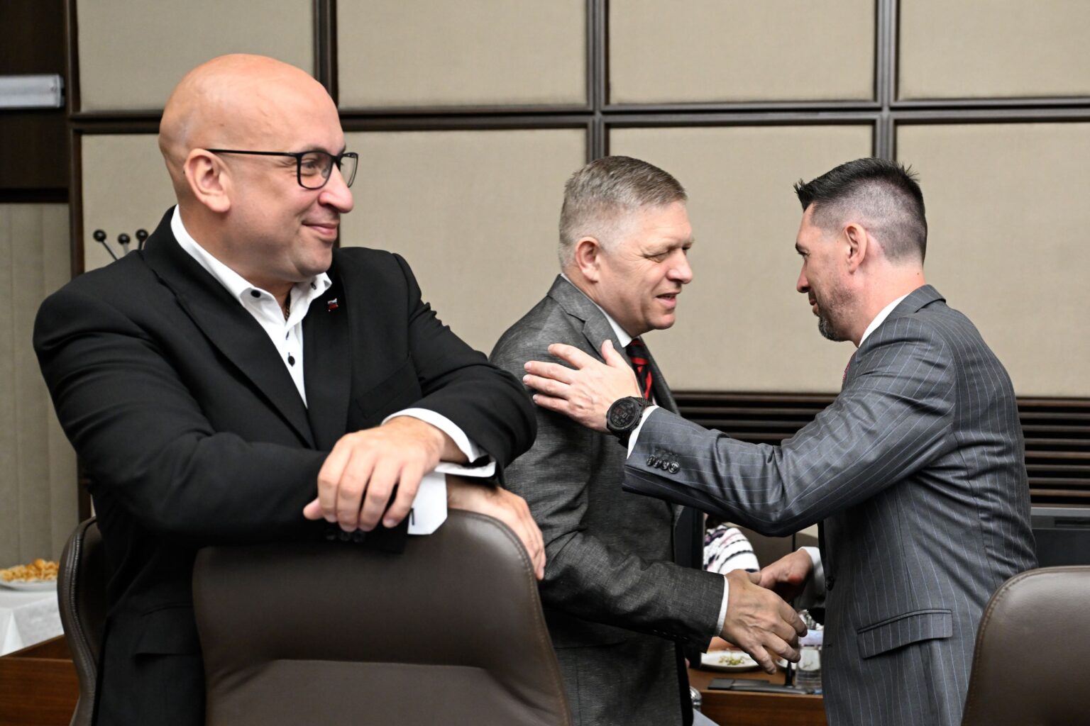 Zľava Jozef Ráž, Robert Fico a Richard Takáč. Foto: Pavel Neubauer/TASR