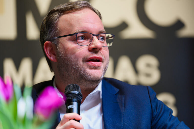 Maďarský poradca premiéra: EÚ je v slepej uličke, treba „zmenu režimu“