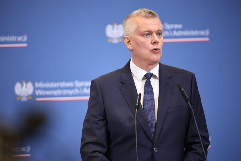 Poľsko nebude prijímať migrantov, vyhlásil minister vnútra Siemoniak