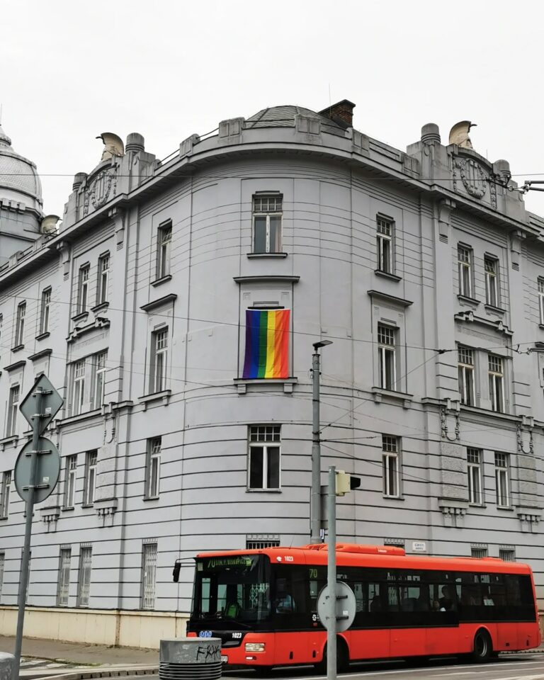 Číslom jeden LGBT propagandy sa stáva magistrát hlavného mesta a samosprávny kraj