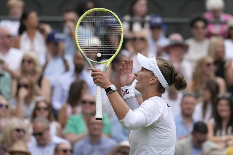 Česká tenistka Barbora Krejčíková sa stala prvýkrát v kariére víťazkou ženského wimbledonu
