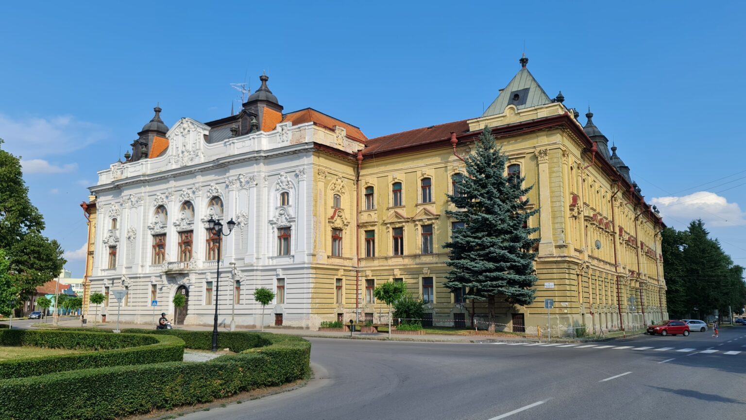 Bývalý župný dom v RImavskej Sobote, najväčšia historická budova v meste. Foto: Branislav Caban