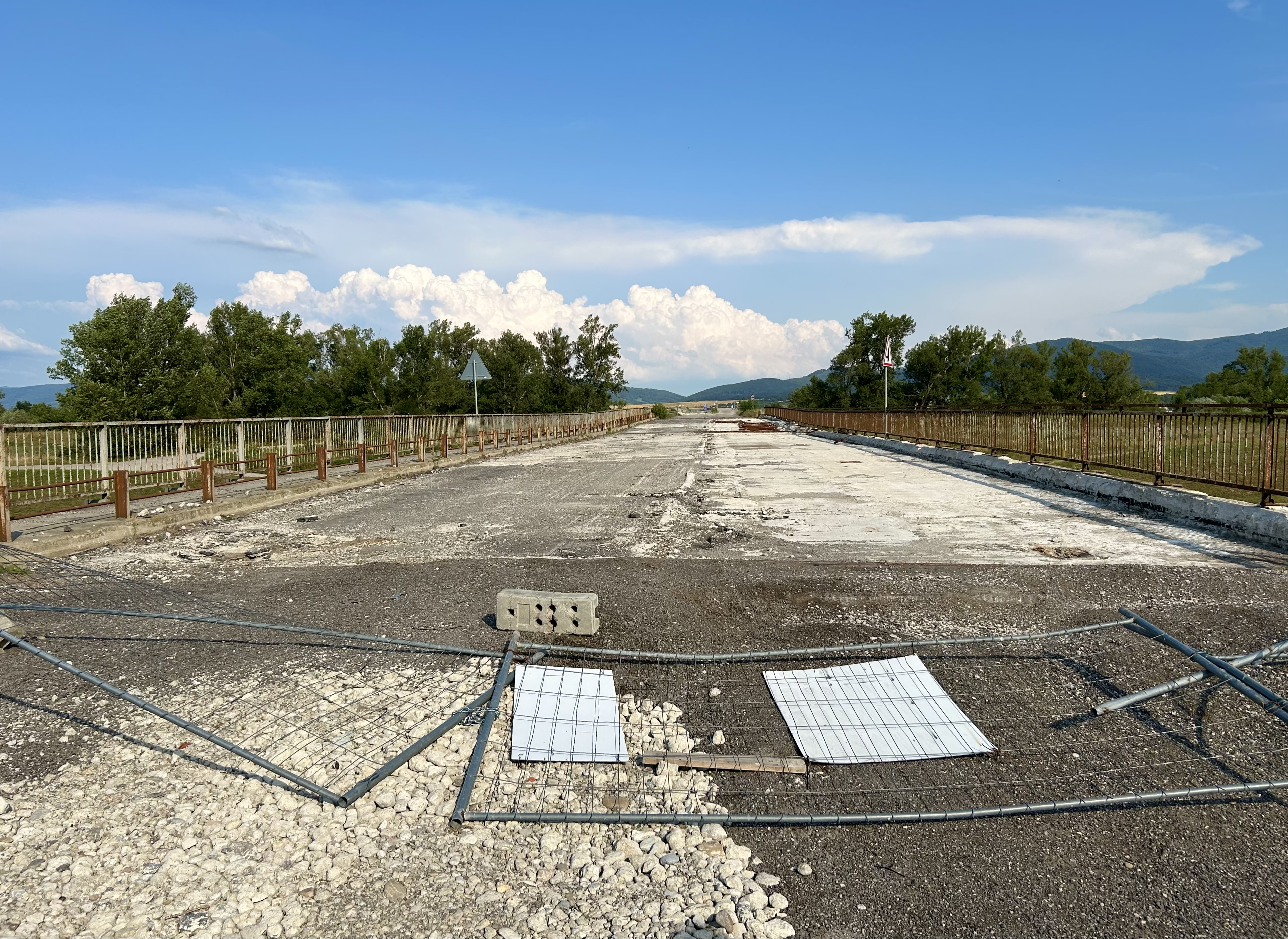 Čakanie na Godota po slovensky alebo o tom, ako dokončenie „panelky“ opäť presunuli