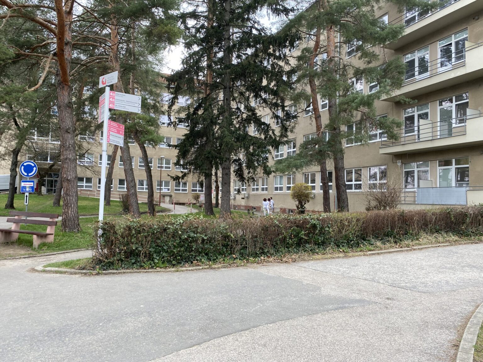 Pohľad na pavilón nemocnice zboku. Ilustračné foto: Štandard