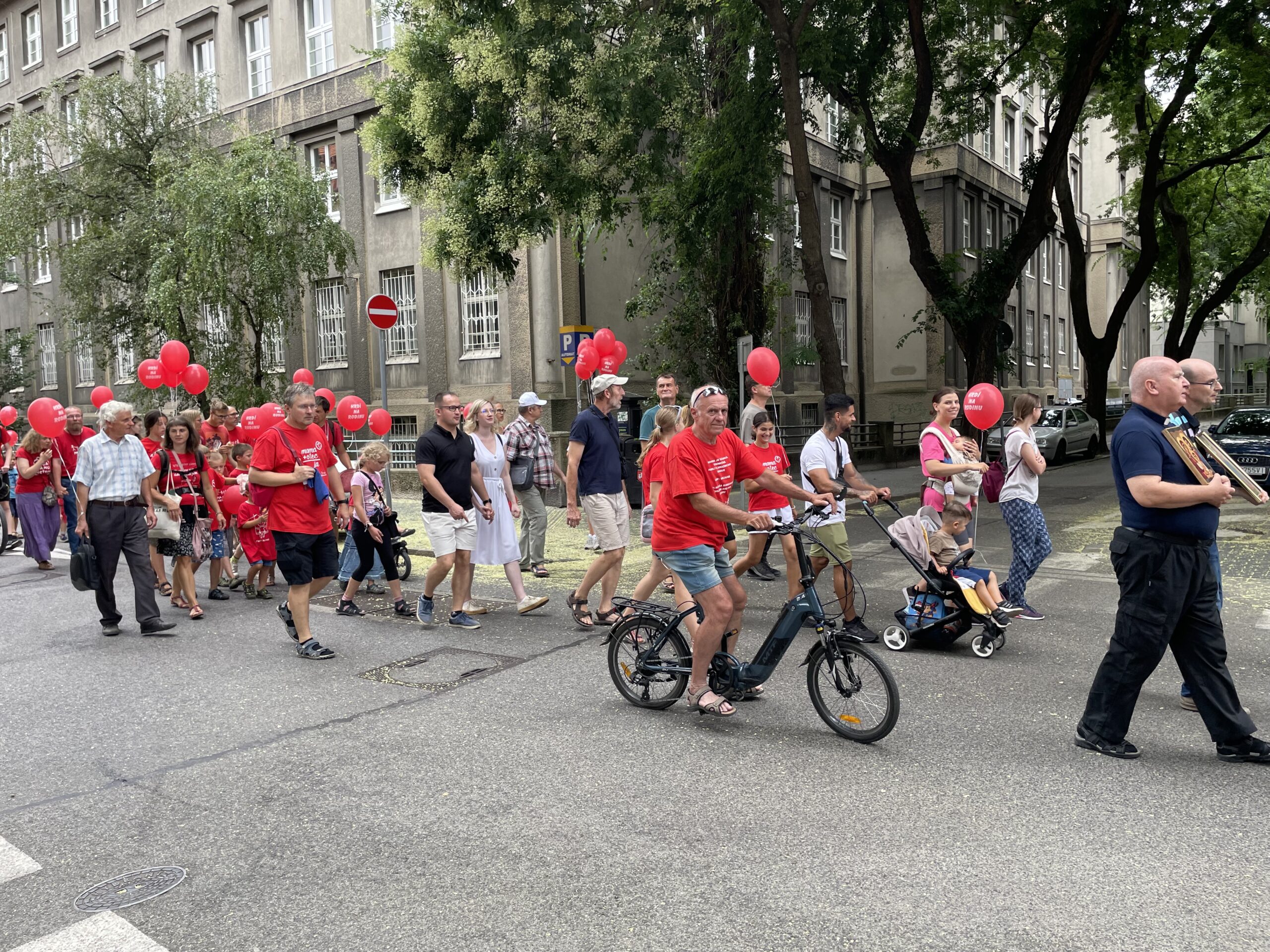 Vyše 1000 ľudí sa zúčastnilo národného pochodu Hrní na rodinu. Foto: Miroslava Pavlíková