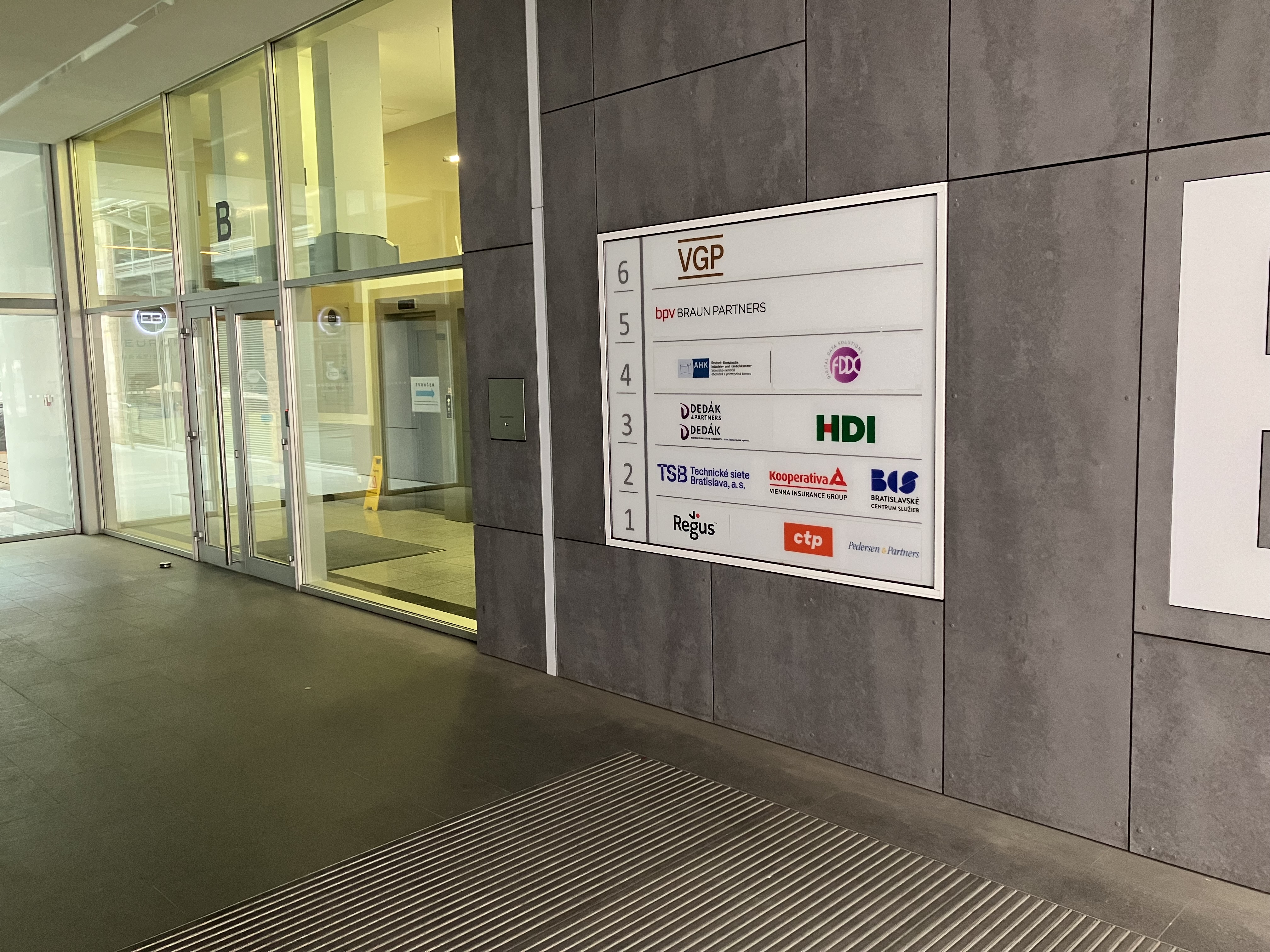 Sídlia na luxusnej adrese. Mestské spoločnosti platia za nájom desiatky tisíc eur mesačne