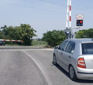 Novozámocké priecestie opäť zlyhalo. Pár dní po tragédii hrozilo ďalšie nešťastie