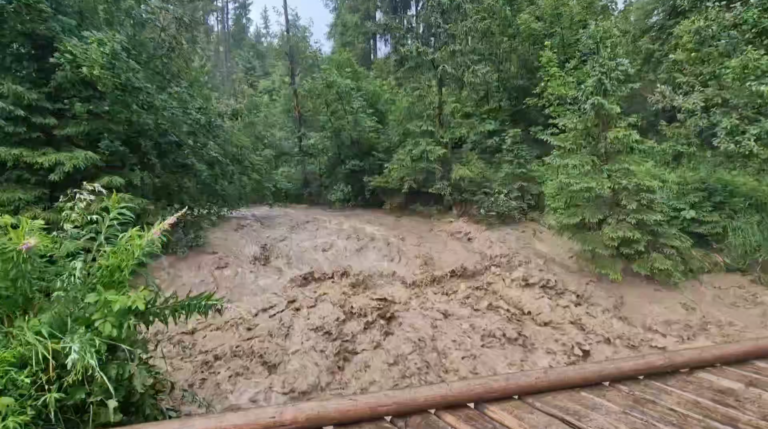 Vodná lavína v Tatrách pripravila o život dvoch turistov. Živel zachytili na video