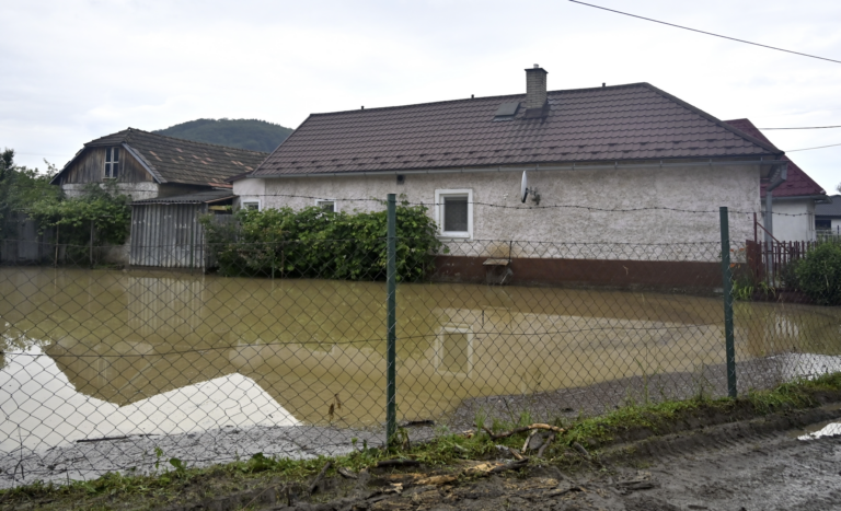 SHMÚ: Na východe Slovenska hrozia v dôsledku búrok prívalové povodne