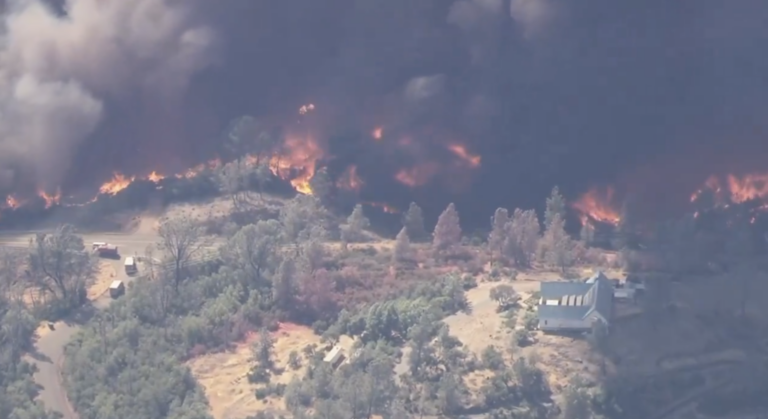 Kalifornia dala na boj s požiarmi o 99 miliónov eur menej, podporila však iniciatívu LGBT