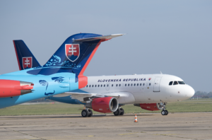 Premiérovu delegáciu vyzdvihne v Bruseli náhradné lietadlo