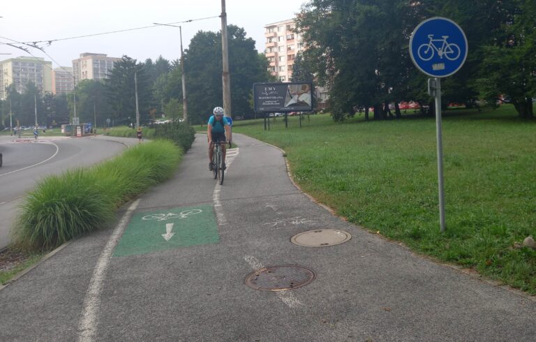 Banská Bystrica a okolie sú ako stvorené pre bicykle. Cyklotrasy sú však zatiaľ iba na papieri