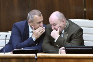 Pri rodičovských dôchodkoch SNS kapitulovala. Danko sa bráni odkazom na 13. dôchodok