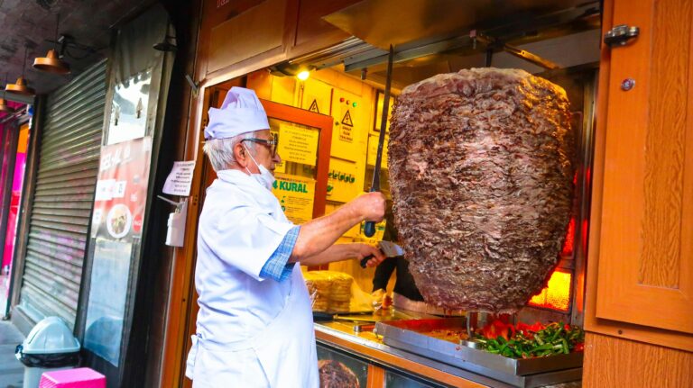Nemecko podalo námietku proti snahe Turecka zaregistrovať v EÚ receptúru na döner kebab