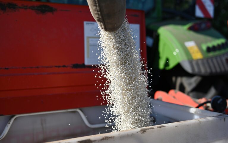 EÚ uvalila vysoké clá na ruské hnojivá, hrozí nedostatok a zdražovanie