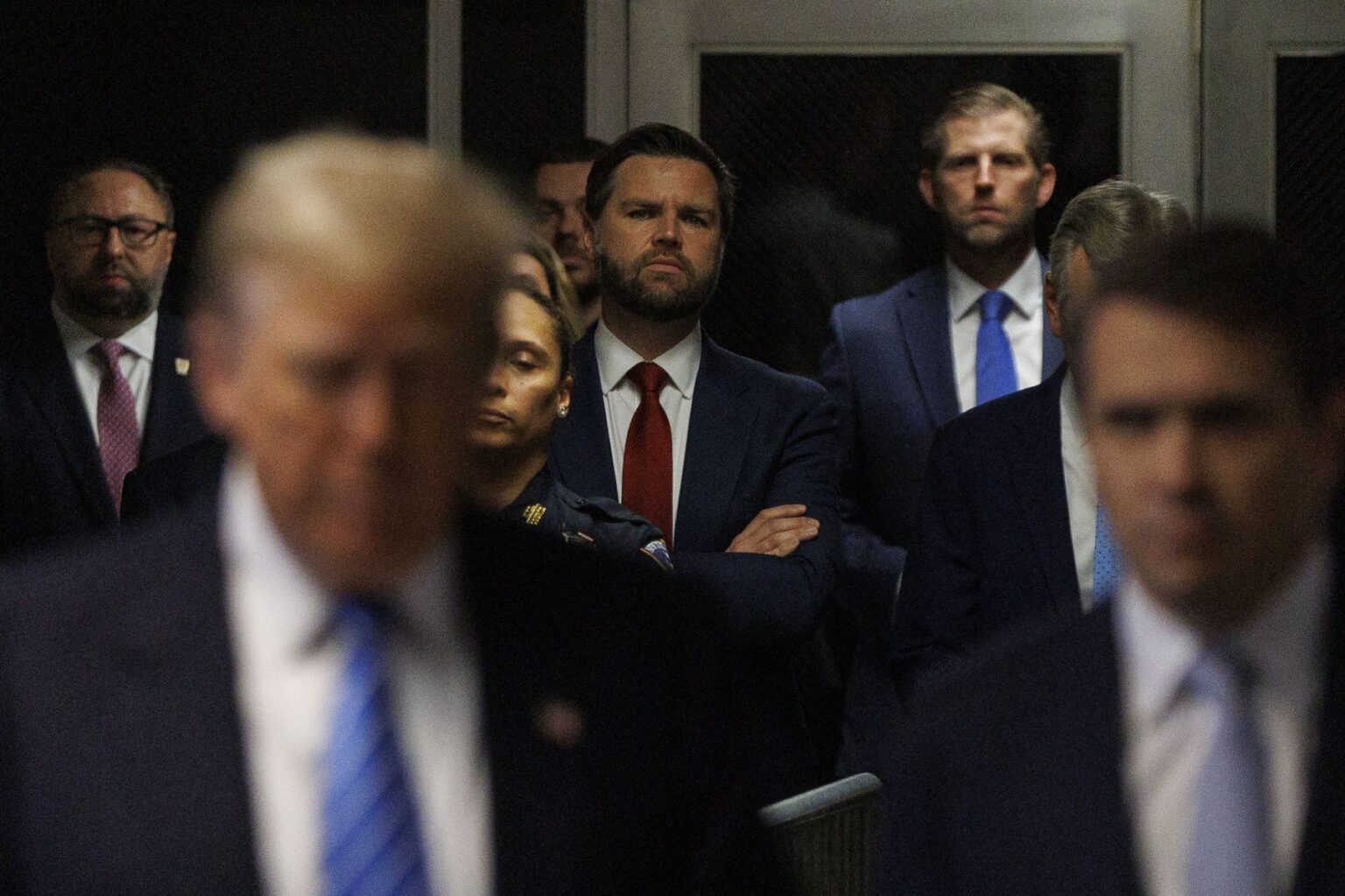 Donald Trump v pozadí J. D. Vance. Foto: Profimedia