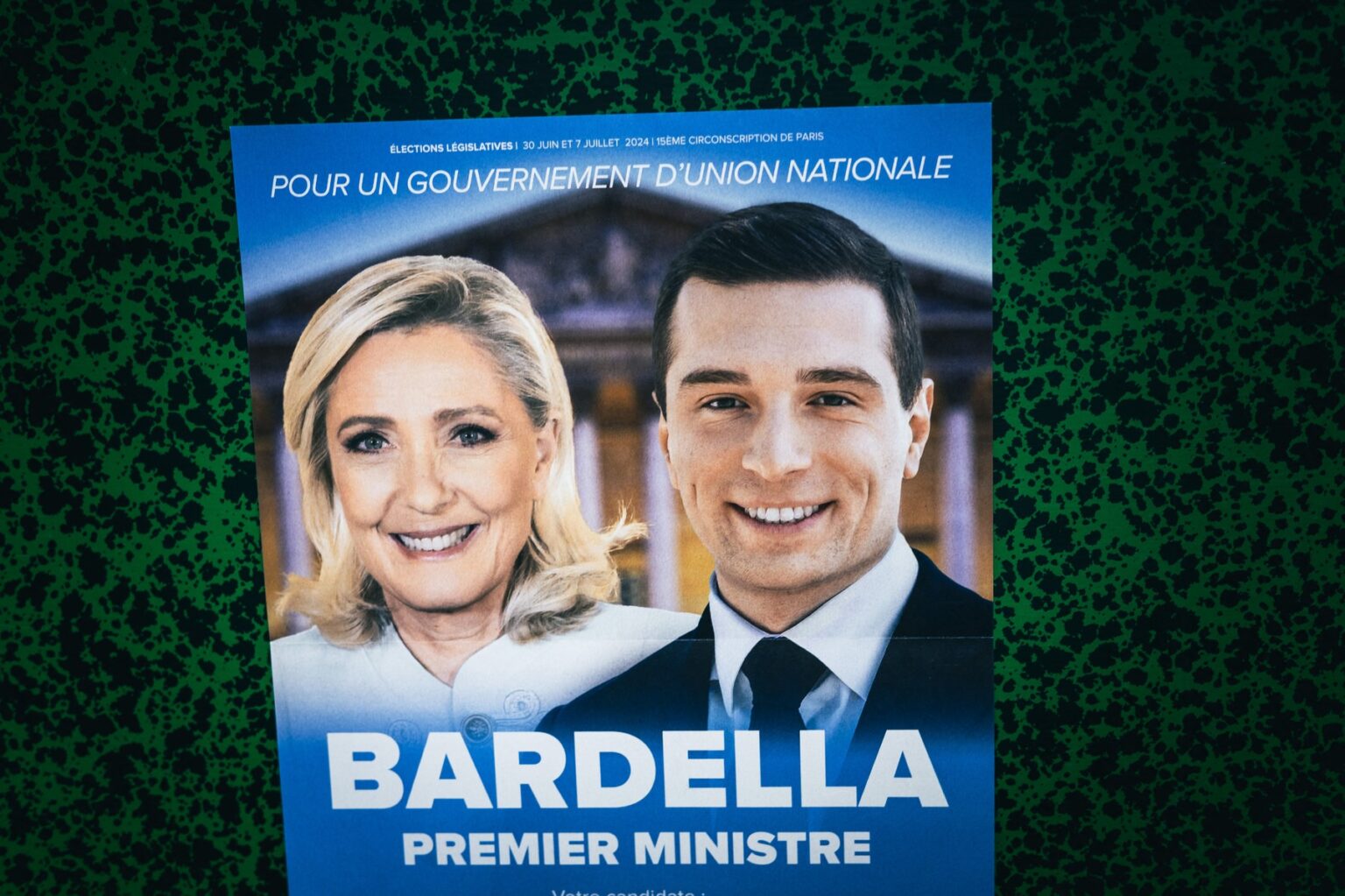 Marine Le Penová a Jordan Bardella na volebnom plagáte. Foto: Profimedia.sk