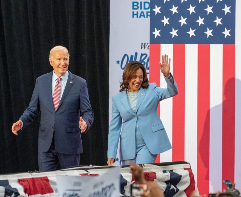 Harrisová chce získať nomináciu. Podporujú ju všetci predsedovia organizácií demokratov