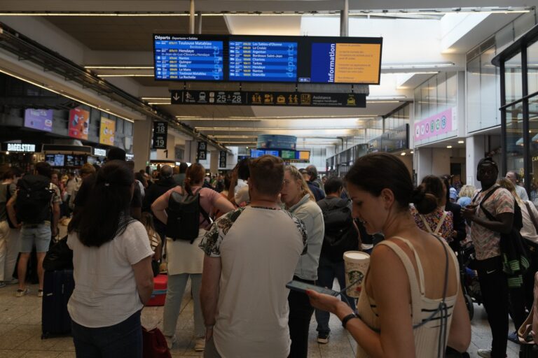 Rozsiahly útok na vlakové stanice v Paríži: Doprava je pred olympiádou blízko kolapsu