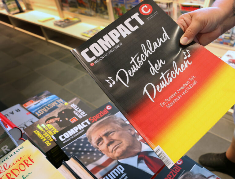 Nemci zakázali časopis blízky AfD. Niekoľko dní po rozhovore so Zacharovovou